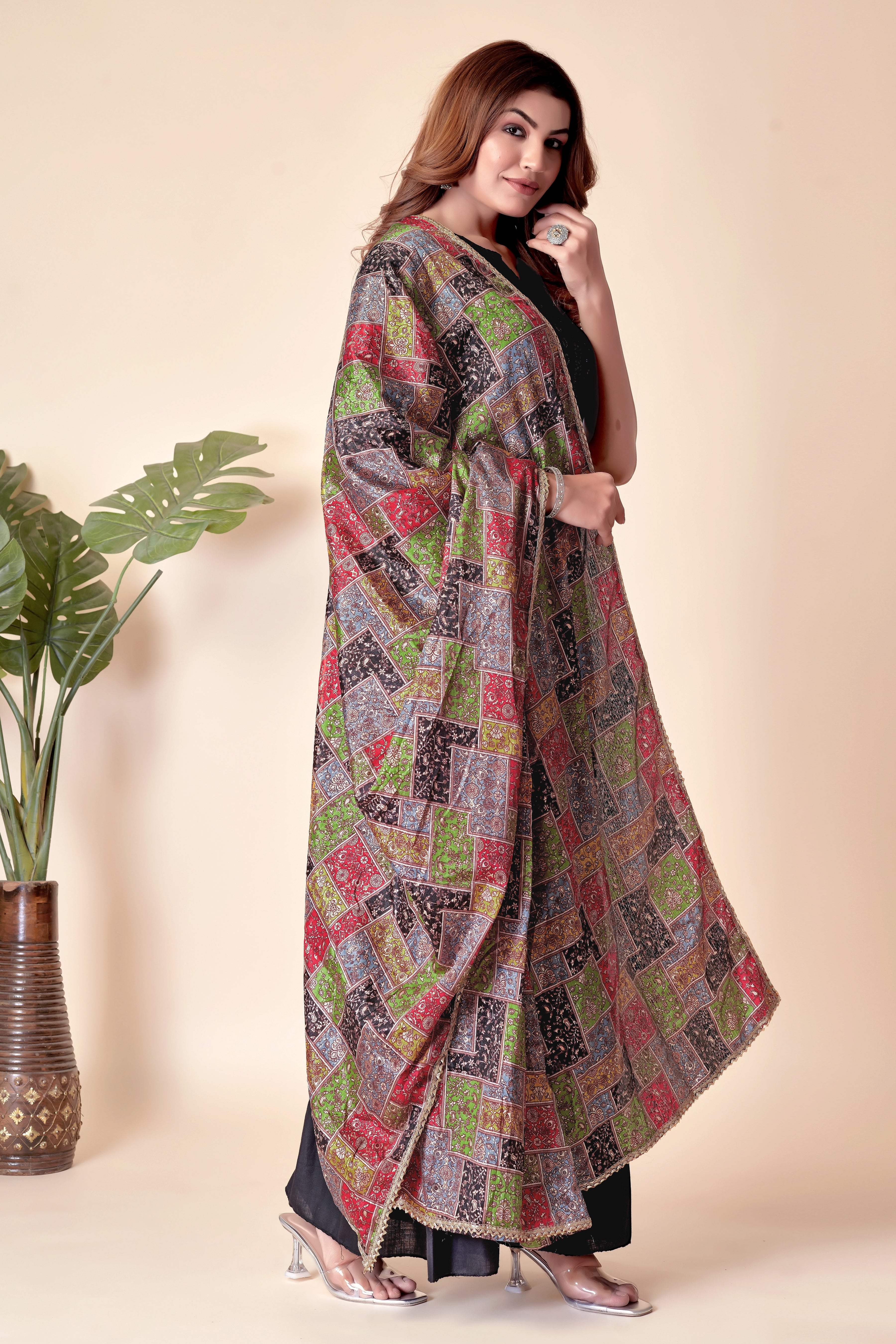Rangon Ka Jadoo – Multicolor Black-Red-Green Dupatta